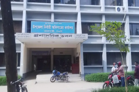 বদলগাছী ইউএনও'র বিরুদ্ধে ২টি প্রকল্পের টাকা আত্মসাতের অভিযোগ 